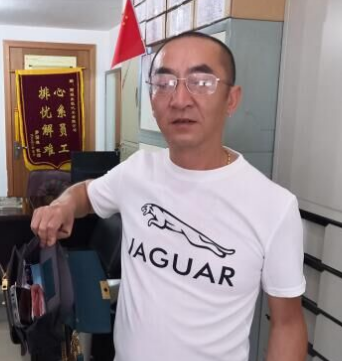 拾金不昧好的哥 善举传递暖人心