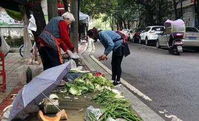 街边的蔬菜摊