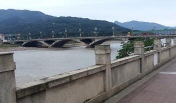 不锈钢护栏遭不测