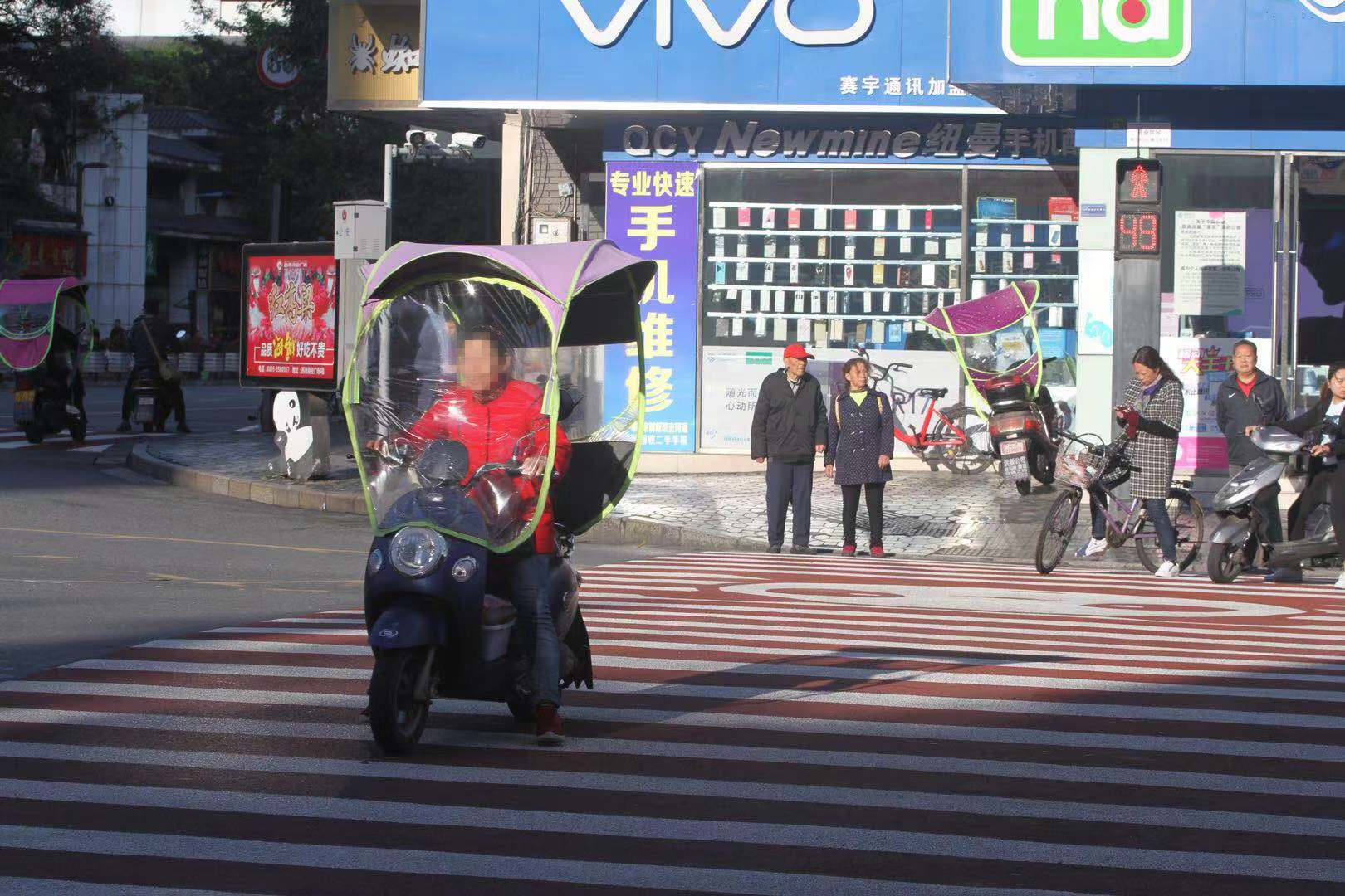 非机动车闯红灯通行斑马线