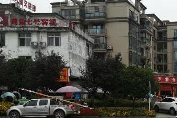 机动车随意停放在人行横道
