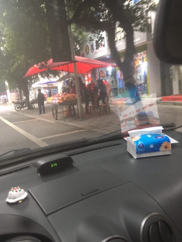 名山西街占道经营