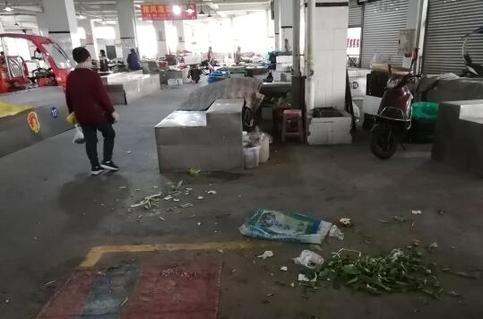 市区部分农贸市场环境卫生差