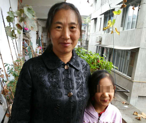 无私母亲抚养残疾弃婴